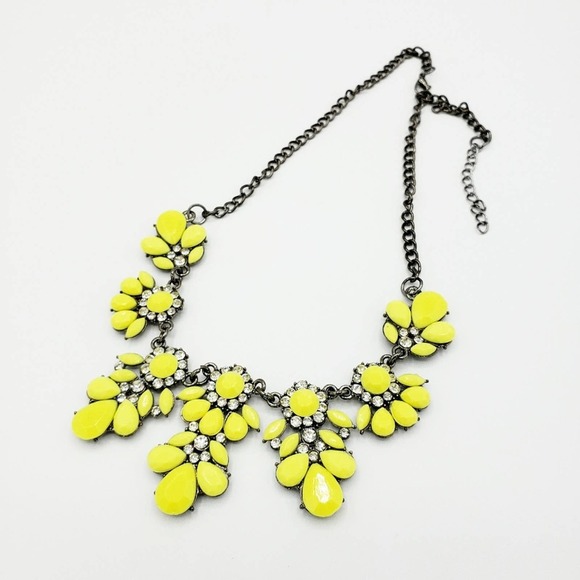 - Yellow Necklace Statement Piece Floral Bling Collar - Picture 3 of 7